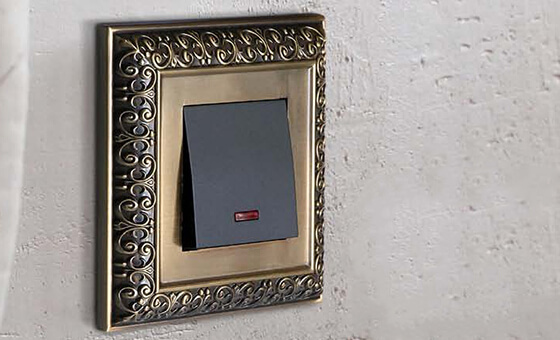 Рамки для дизайнерских розеток и выключателей Металлические