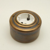 Ретро розетка с заземлением и шторками,  белая, латунь умбра, 21BR1 Petrucci