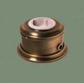 Ретро розетка с заземлением и шторками, серия ДИП-200, темная латунь, механизм: белый (трубка D16) L223-8-16 Romatti