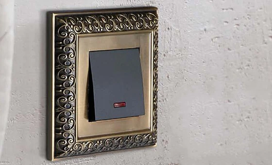 Рамки для дизайнерских розеток и выключателей Металлические