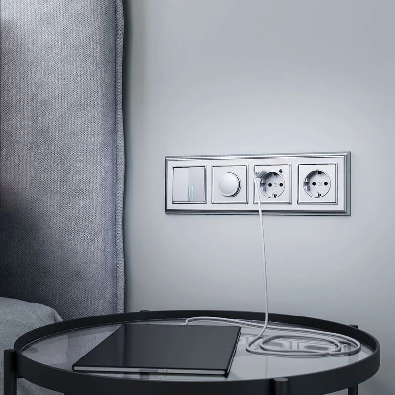 Дизайнерская рамка 4 местная, хром / белый, алюминий, акрил, W0041331 Werkel Дизайнерская рамка 4 местная, хром / белый, алюминий, акрил, W0041331 Werkel