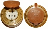 Розетка с заземлением малая, механизм Legrand, латунь, 13220И-80/з ГусевЪ