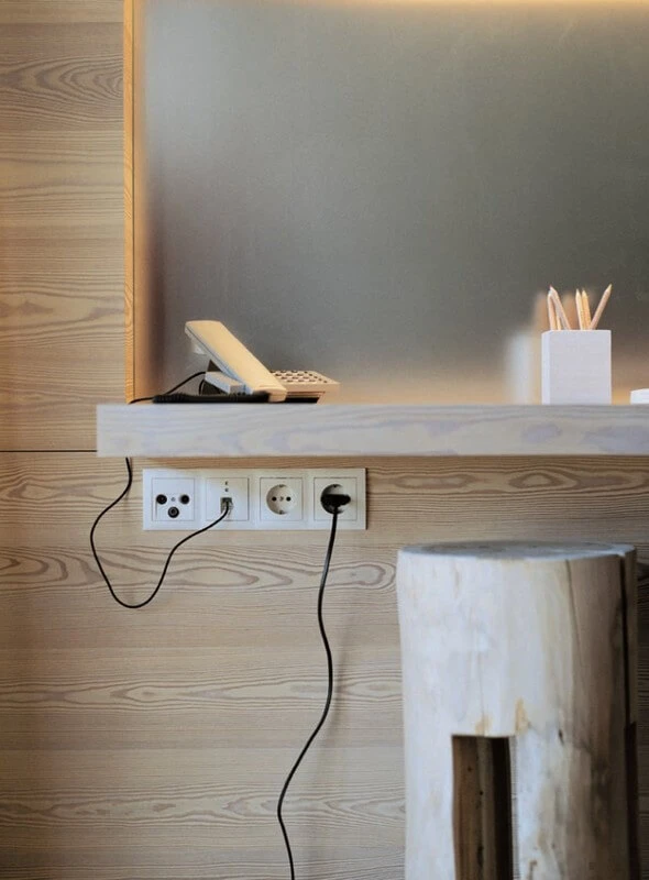 Дизайнерская розетка с заземлением и с крышкой, полярная белизна, матовый, 47441909 Berker, серии S.1/B.3/B.7 Дизайнерская розетка с заземлением и с крышкой, полярная белизна, матовый, 47441909 Berker, серии S.1/B.3/B.7