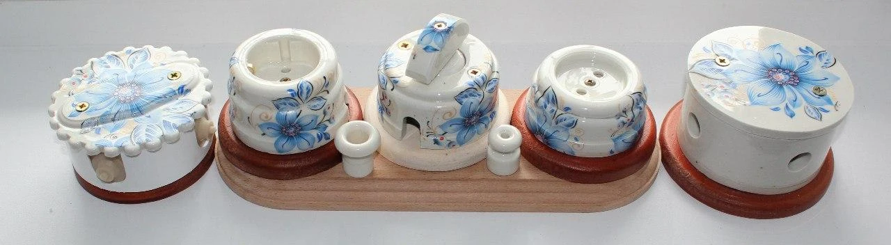 Ретро розетка электрическая с/з лазурный РПЕ1-ЛАЗ ЦИОН Ретро розетка электрическая с/з лазурный РПЕ1-ЛАЗ ЦИОН