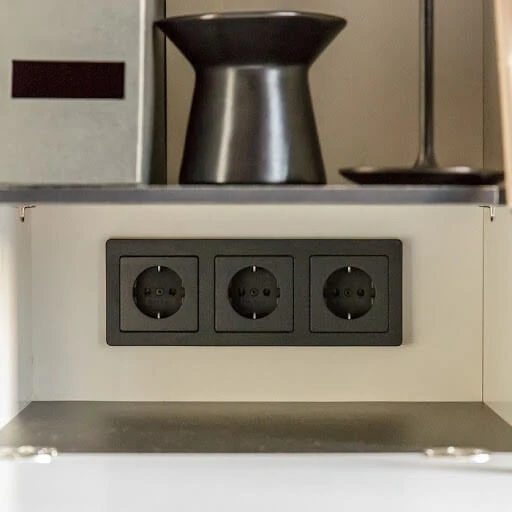 Центральная панель розетки TV, полярная белизна, с эффектом бархата, 12036089 Berker, серии Q.1/Q.3/Q.7 Центральная панель розетки TV, полярная белизна, с эффектом бархата, 12036089 Berker, серии Q.1/Q.3/Q.7