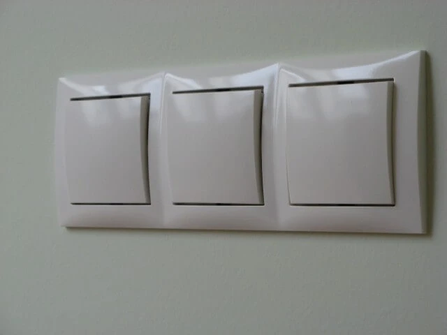 Дизайнерская розетка с заземлением и с крышкой, полярная белизна, матовый, 47441909 Berker, серии S.1/B.3/B.7 Дизайнерская розетка с заземлением и с крышкой, полярная белизна, матовый, 47441909 Berker, серии S.1/B.3/B.7