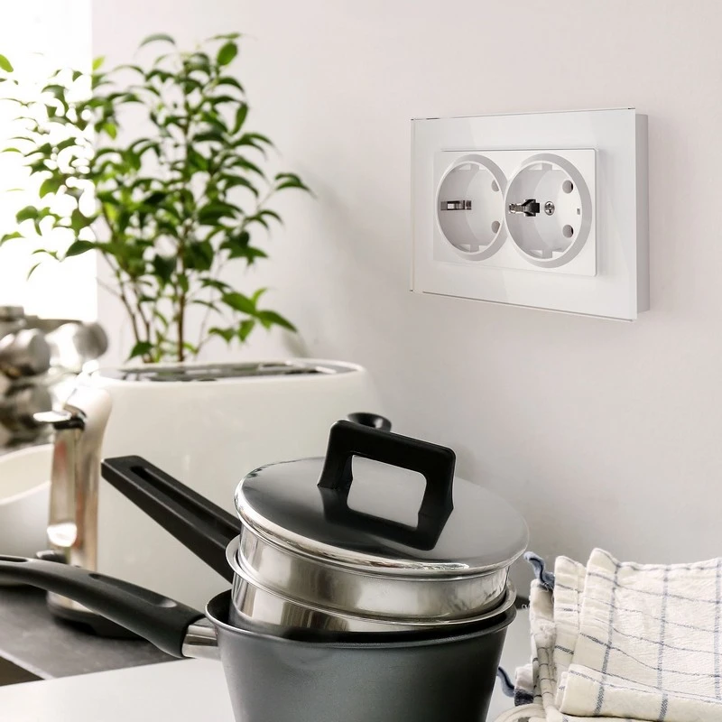 Дизайнерская двойная розетка с заземлением, белый глянцевый, W1172001 Werkel Дизайнерская двойная розетка с заземлением, белый глянцевый, W1172001 Werkel