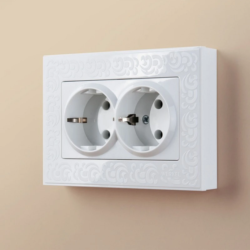 Дизайнерская двойная розетка с заземлением, белый глянцевый, W1172001 Werkel Дизайнерская двойная розетка с заземлением, белый глянцевый, W1172001 Werkel