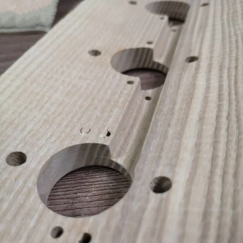 Накладка на бревно 220 мм. 2 местная, ясень натуральный, ОМРФ2-220 DecoWood Накладка на бревно 220 мм. 2 местная, ясень натуральный, ОМРФ2-220 DecoWood