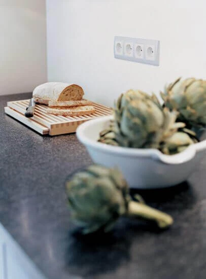 Дизайнерская розетка с заземлением и с крышкой, полярная белизна, матовый, 47441909 Berker, серии S.1/B.3/B.7 Дизайнерская розетка с заземлением и с крышкой, полярная белизна, матовый, 47441909 Berker, серии S.1/B.3/B.7